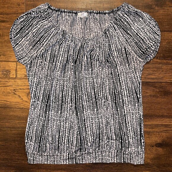 Stretch Short Sleeve Printed Blouse - Picture 3 of 8